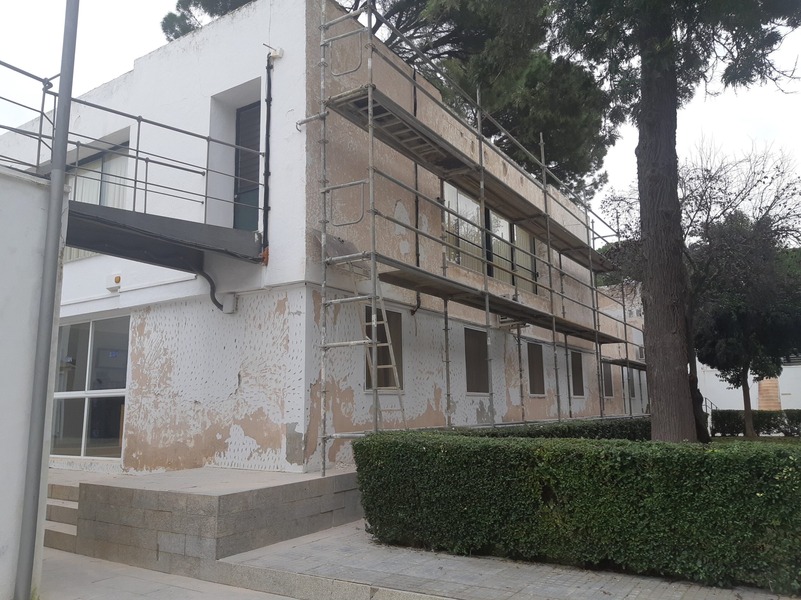 003 REPARACIÓN EN LA ESCUELA DE SEGURIDAD PÚBLICA DE ANDALUCÍA PRAES