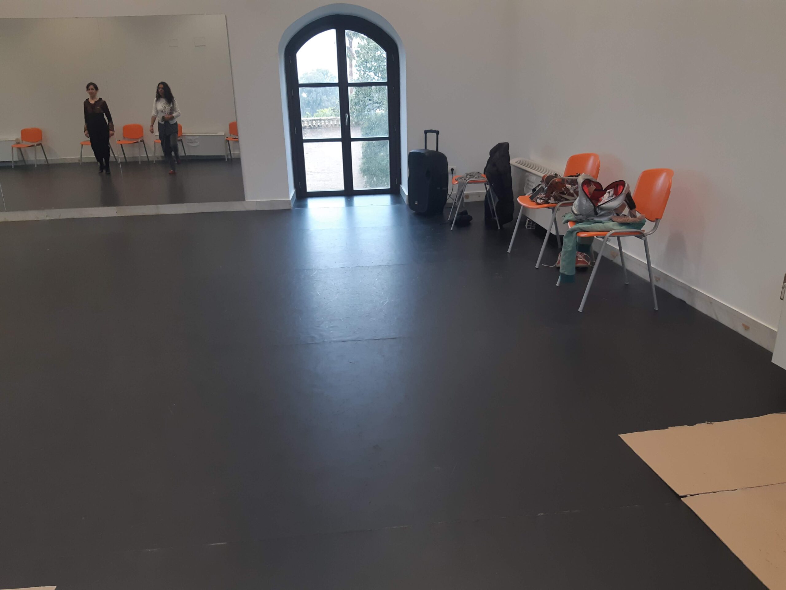 004 SUSTITUCIÓN DE PAVIMENTOS EN CENTROS CIVICOS PRAES