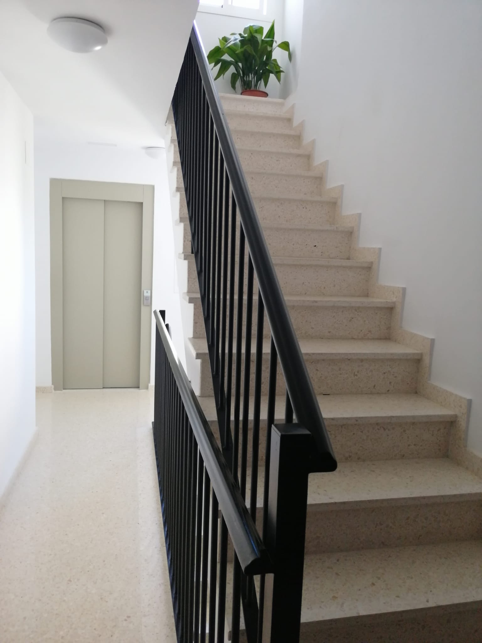 010 ASCENSOR COMUNIDAD PRAES